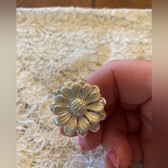 Sterling Flower Ring Sz 7 Like new shiny & matte petals 1” flower GORGEOUS - Picture 8 of 8